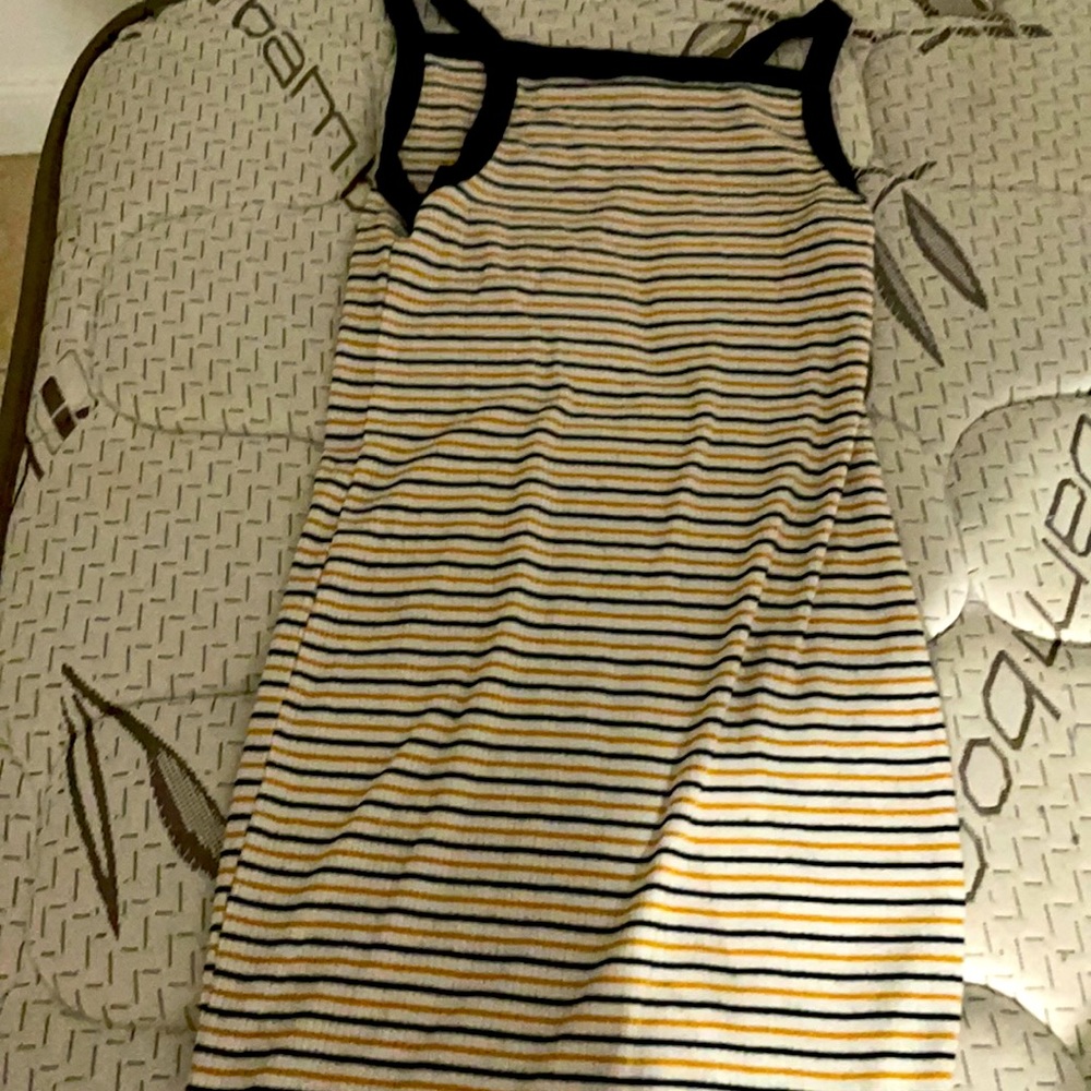I’m selling this striped print dress it’s extra small